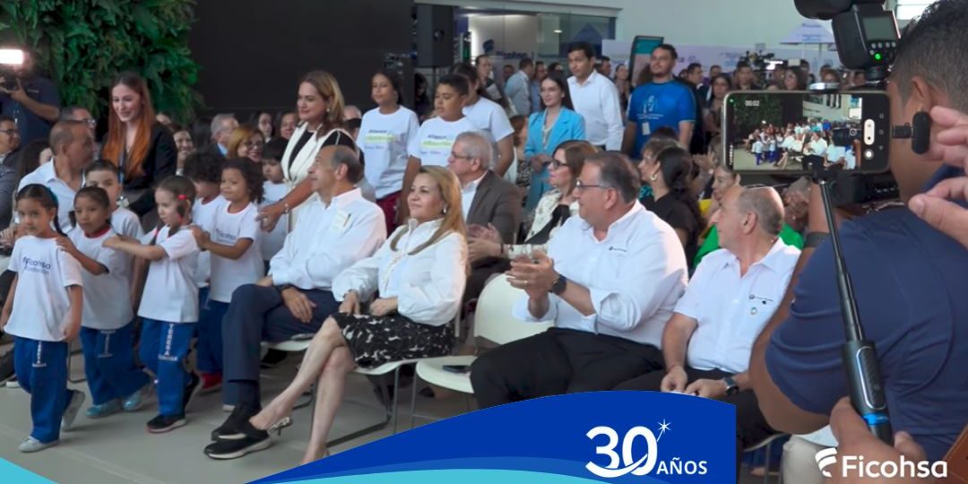 Hacia un futuro sostenible: el compromiso de Ficohsa en su 30 aniversario