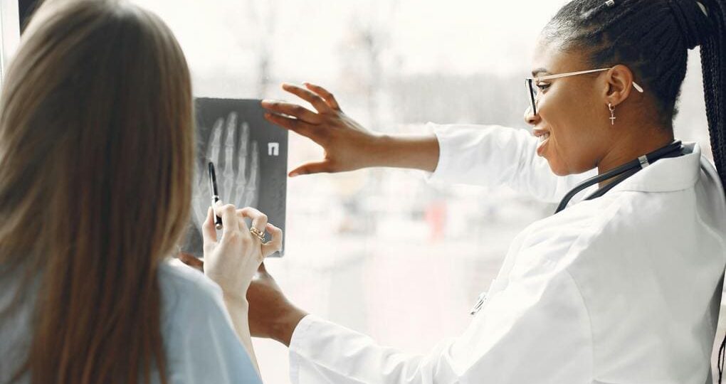 Logística hospitalaria y tiempos de respuesta: mejora la atención médica